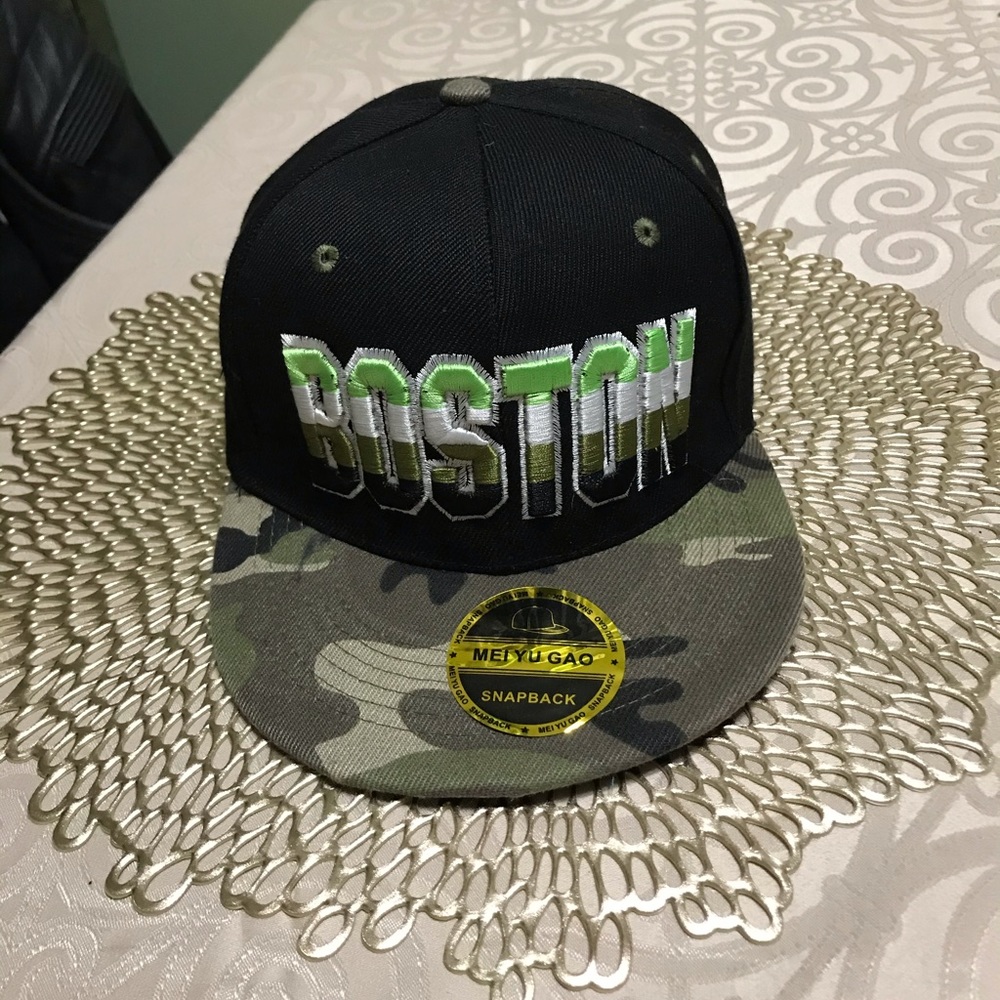 Boston snapback hat gently used in great condition